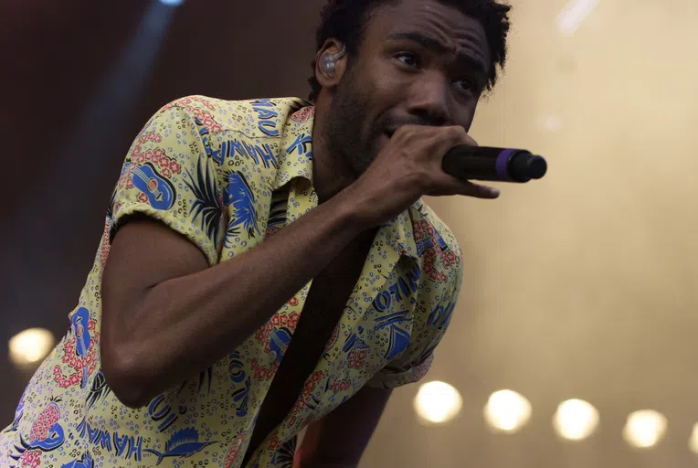Donald Glover é um dos ex-alunos da NYU
