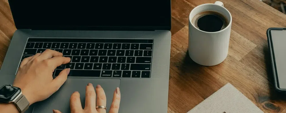 É permitido trabalhar durante o intercâmbio? Entenda tudo