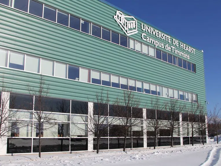 piores-universidades-do-canadá-hearst