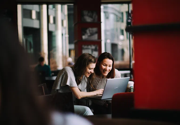 Conversar com estrangeiros é bom para treinar idiomas
