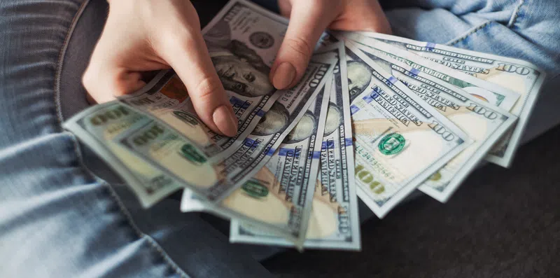 Erros financeiros nos EUA: o que evitar no intercâmbio