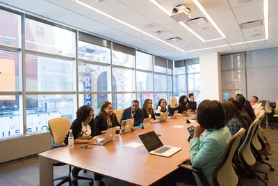 6 grandes empresas que oferecem estágios para estudantes internacionais
