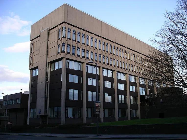 universidades-com-mais-intercambistas-no-Reino-Unido-Prédio-da-Escola-de-Arte-e-Design-da-Coventry-University
