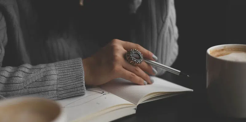 Enem ou SAT: qual prova é melhor para fazer faculdade no exterior?