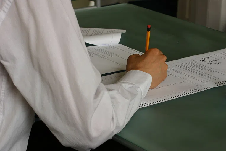 provas para entrar na faculdade enem ou sat