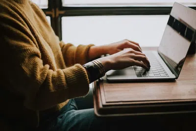 Estágio internacional online X presencial: qual é melhor?