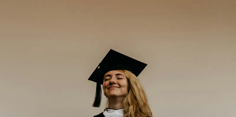 Bolsas internacionais de 100% para graduação e pós-graduação abertas agora