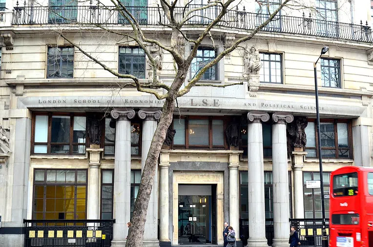 lse-melhores-faculdades-de-ri