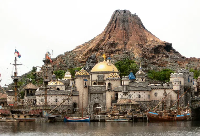 O DisneySea de Tóqui é um dos maiores parques de diversão do mundo e é voltado ao público adulto