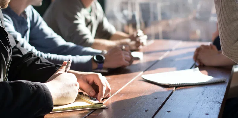 Summer job ou curso de idiomas: qual intercâmbio mais combina com você?
