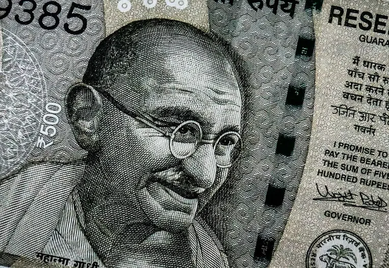 gandhi-celebridades-que-fizeram-intercambio