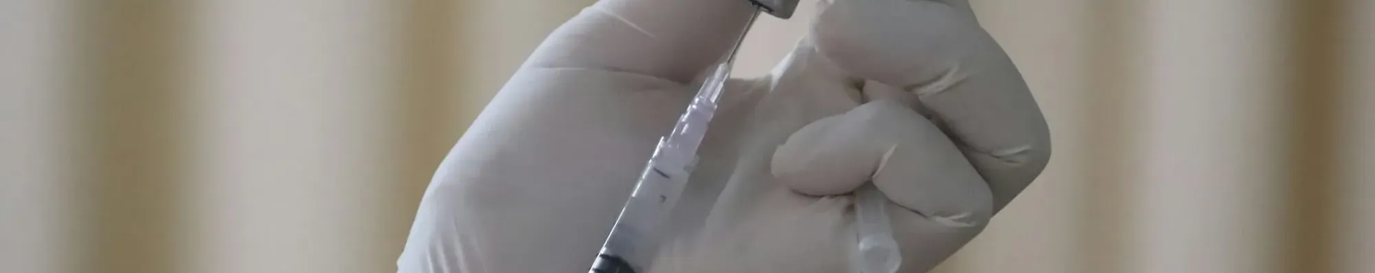 Vacinas e exames para intercâmbio: o que cada país pede