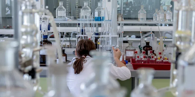 Química nos EUA: 6 melhores faculdades