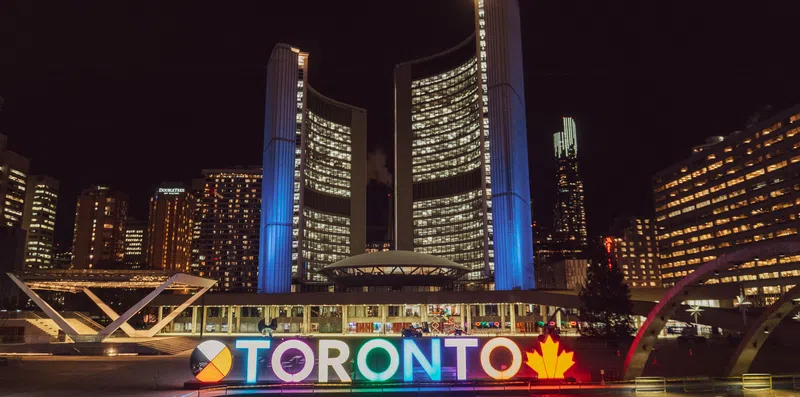 Universidade de Toronto oferece até 100 mil dólares para brasileiros que querem estudar no Canadá