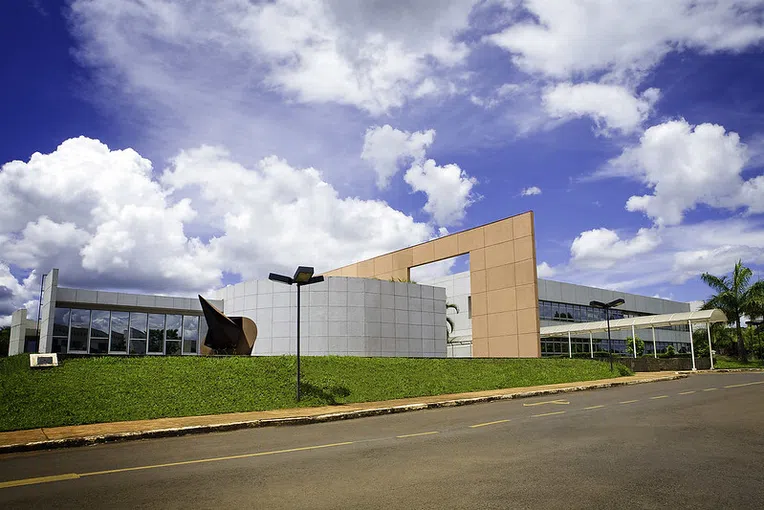 Fazer um curso no Instituto Rio Branco é um dos passos de como se tornar um diplomata