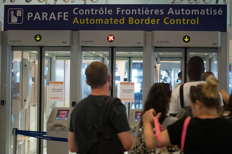 2-europa-vai-exigir-autorizacao-taxa-entrada-brasileiros