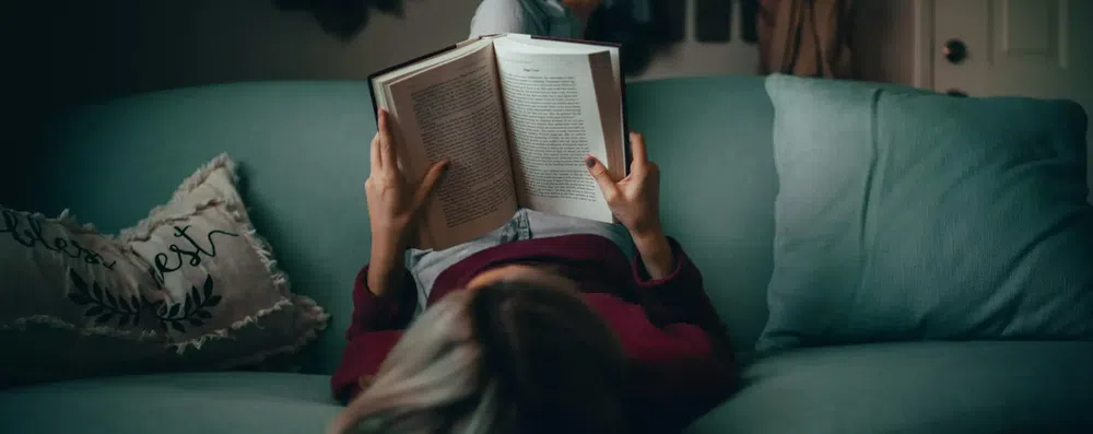 Ler em inglês acelera a fluência mais que aulas?