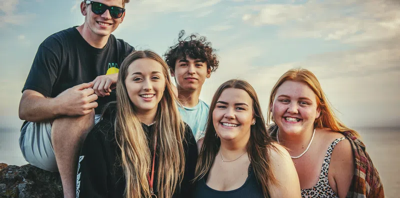 Desafio Rise Global 2023 oferece bolsas de estudos para jovens