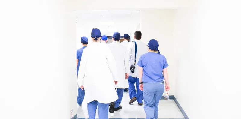 Medicina nos EUA: 5 melhores cursos