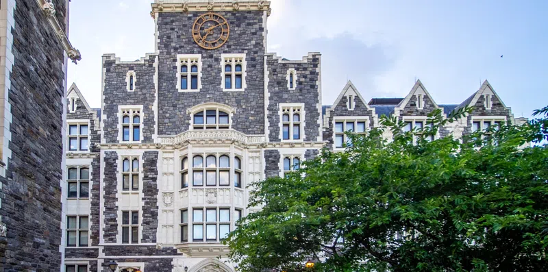 Quais são as principais universidades de Nova York?