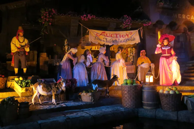 A atração Piratas do Caribe fica em um dos maiores parques de diversão do mundo o Magic Kingdom