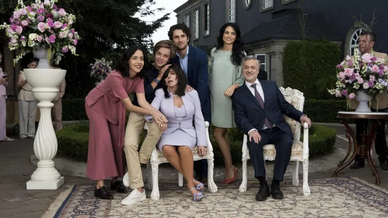 séries-em-espanhol-la-casa-de-las-flores