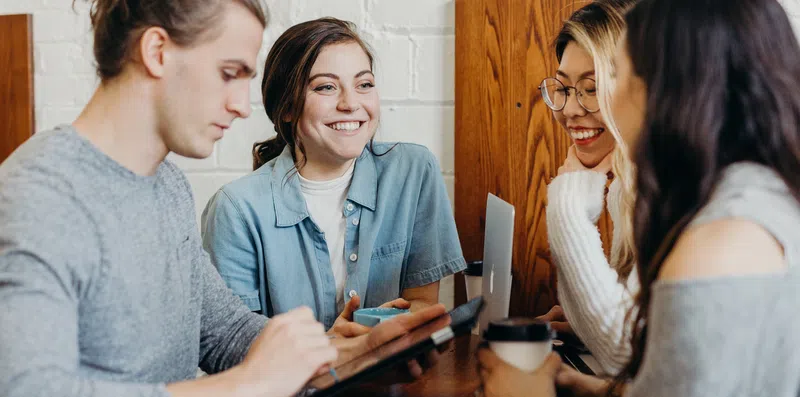 Qual é a diferença entre bolsas Full Ride e Full Tuition?