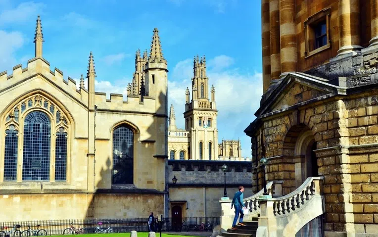 1-oxford-programa-ajudar-estudantes-desfavorecidos
