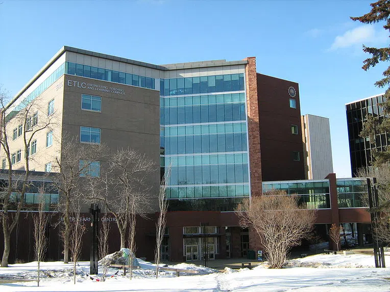 A Faculdade de Engenharia da Universidade de Alberta é uma das melhores faculdades de Engenharia do Canadá