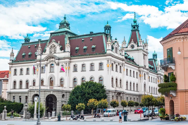 Eslováquia-ou-Eslovênia-University-of-Ljubljana