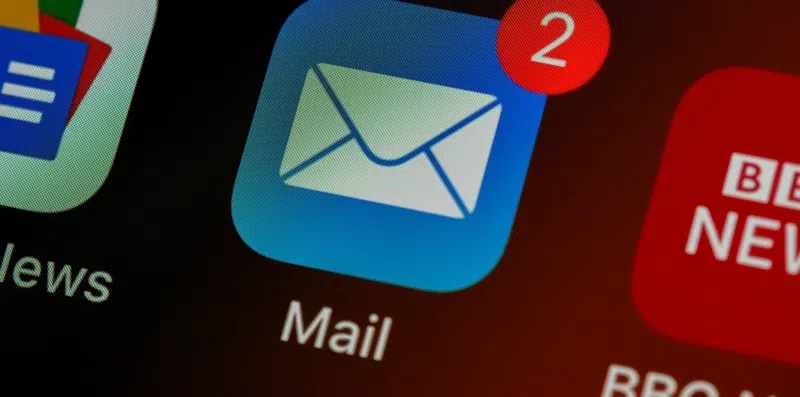 E-mail em inglês: guia completo com modelos prontos