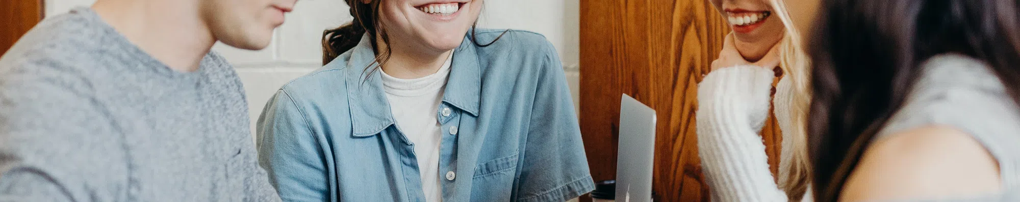 Qual é a diferença entre bolsas Full Ride e Full Tuition?
