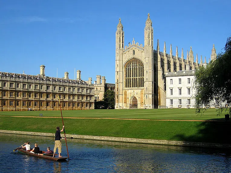 O-campus-da-Universidade-de-Cambridge-é-considerado-um-dos-mais-bonitos-do-mundo.