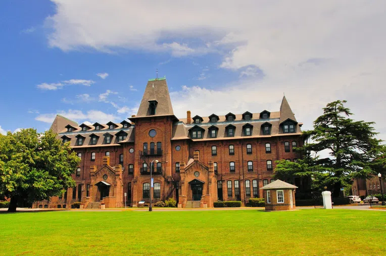 A-Hampton-University-é-uma-das-Universidades-historicamente-negras-dos-EUA