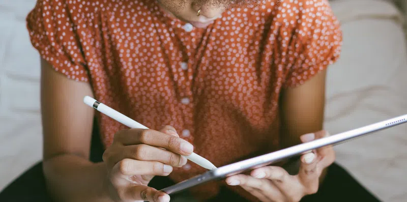 Intercâmbio em 2026: baixe o e-book gratuito com tudo o que você precisa saber sobre
