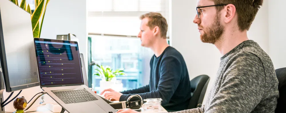 Qual é a diferença entre internship e apprenticeship?