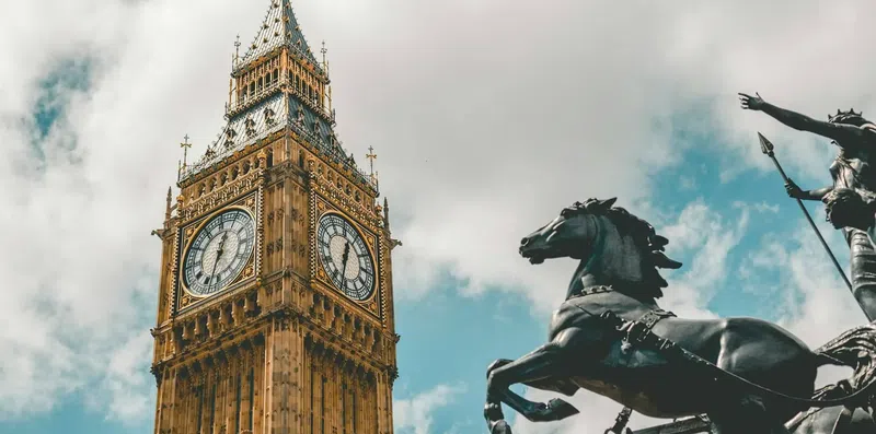 Estude Direito no Reino Unido com bolsa de 100% na City University London