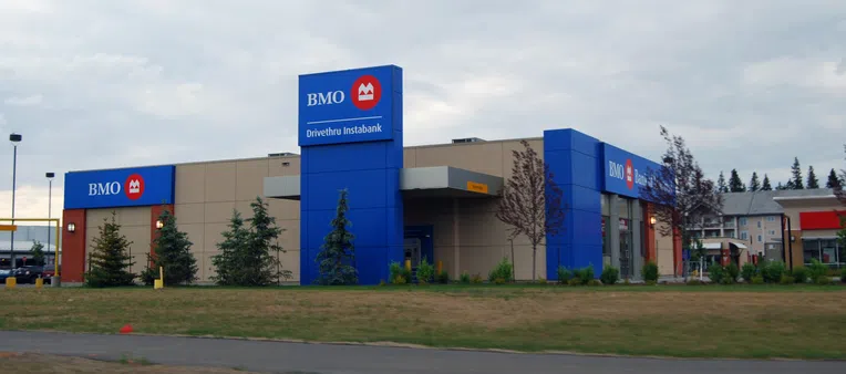 abrir-uma-conta-bancária-no-canadá-bmo-edmonton