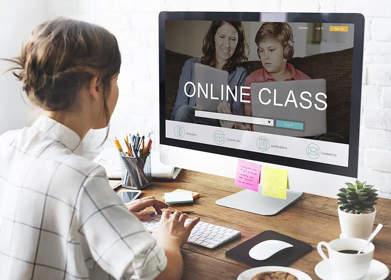 Você pode fazer cursos de Relações Internacionais online