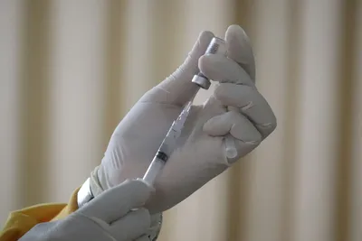 Vacinas e exames para intercâmbio: o que cada país pede