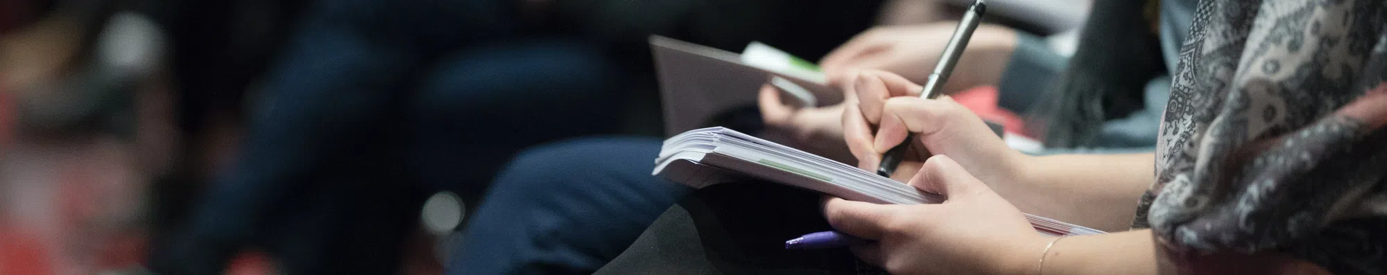 Cursos de extensão no exterior: o que são e como fazer?