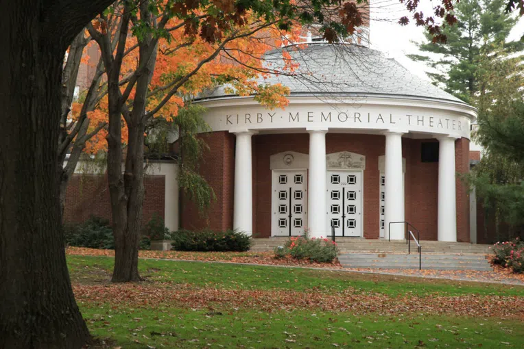 Amherst-College-Capa