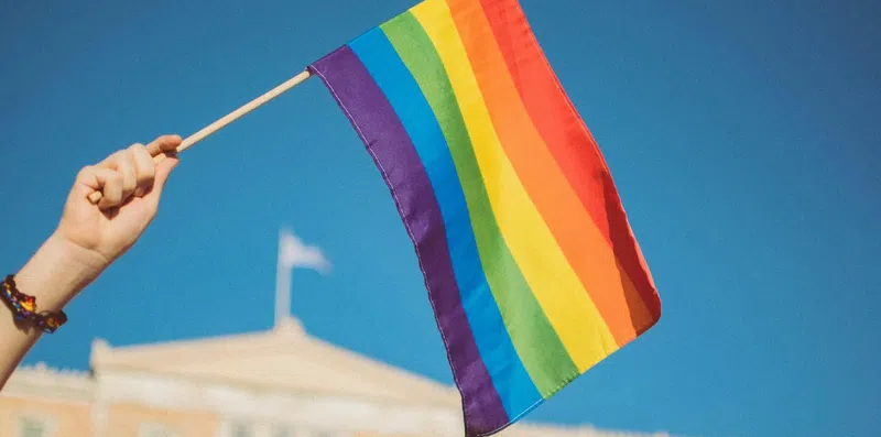 Países mais seguros para pessoas LGBTQIA+ estudarem em 2026