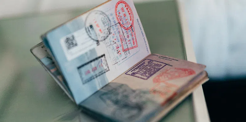 Quais são os documentos para um intercâmbio -18?