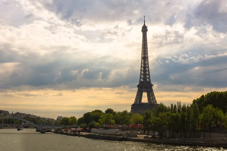 A França é um bom destino para fazer intercâmbio na Europa