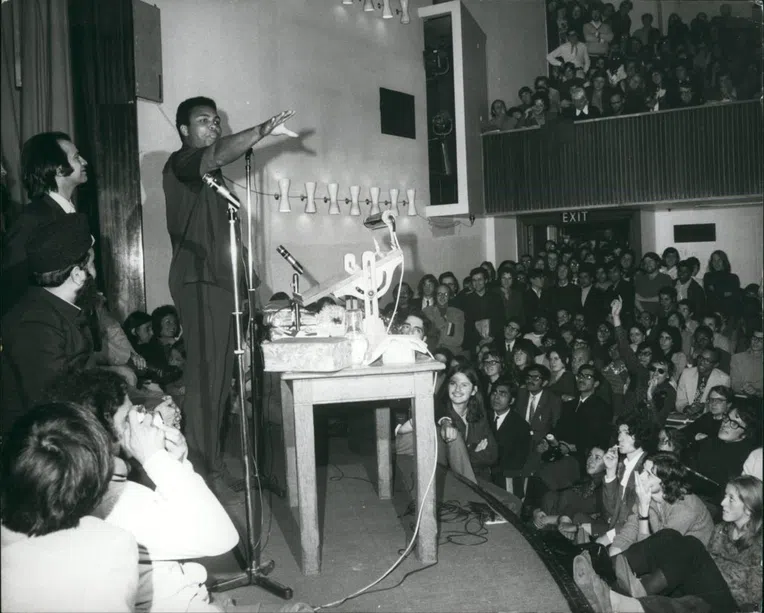 Muhammad-Ali-durante-sua-palestra-na-LSE