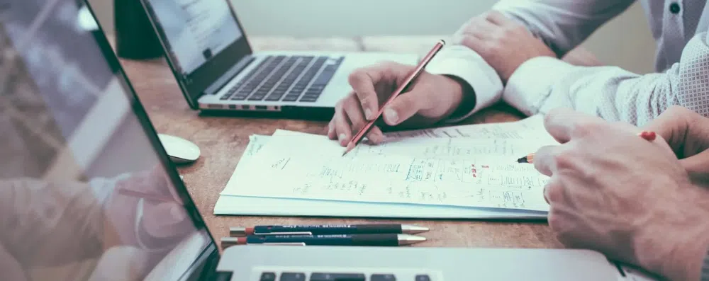 Melhores programas de trainee global em 2026: 10 empresas que contratam brasileiros para carreira internacional
