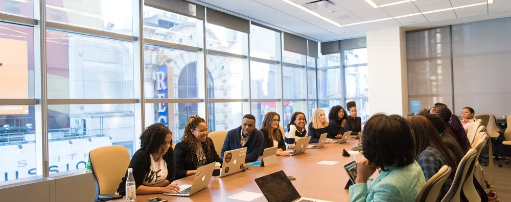 6 grandes empresas que oferecem estágios para estudantes internacionais