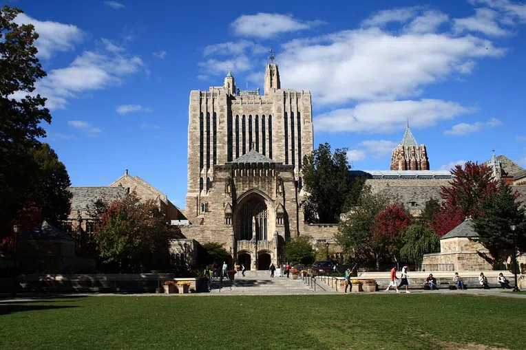 5-harvard-e-yale