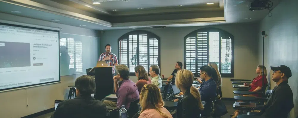 Diferença entre mestrado acadêmico e profissional: qual escolher?